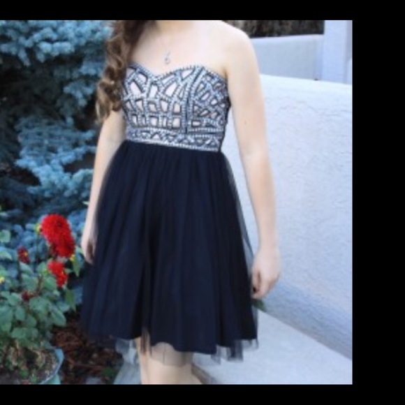 Short dress - Picture 2 of 4